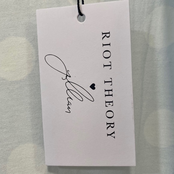 Riot Theory Jilly Robe - Picture 4 of 6